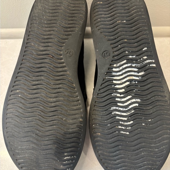 SOFTWAVES Black Women's Loafers - Picture 7 of 7